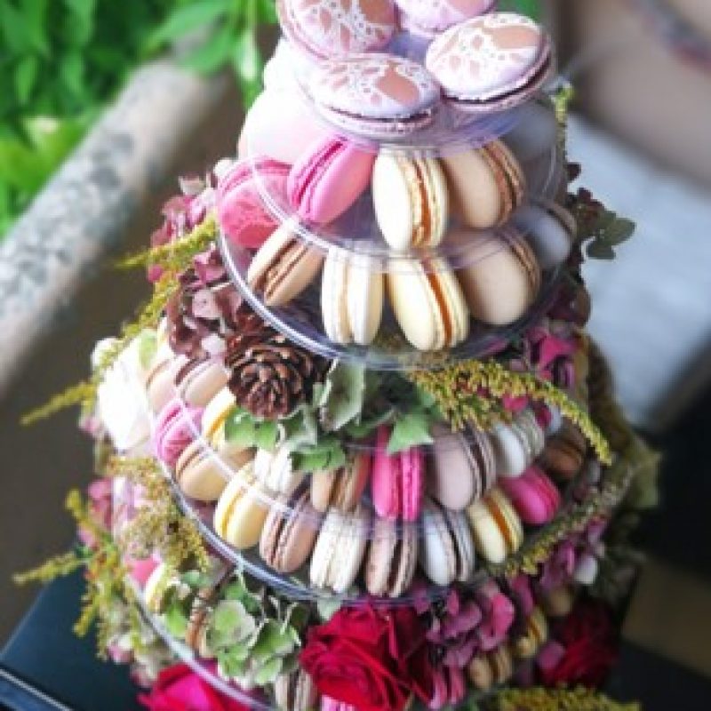 pyramide macarons fleurie