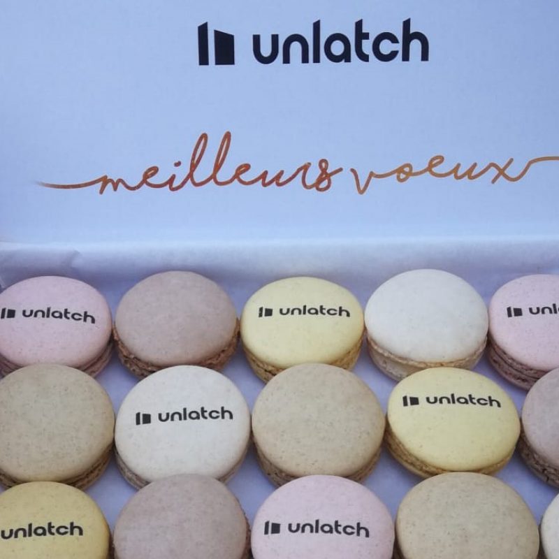 Coffret macarons personnalisés à plat