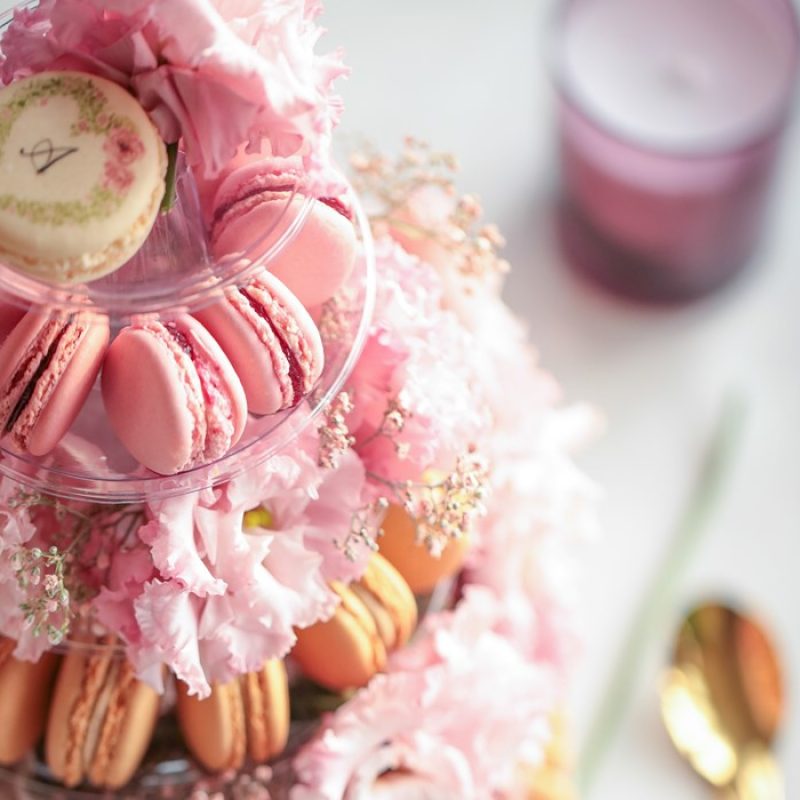 Pyramide macarons fleurie